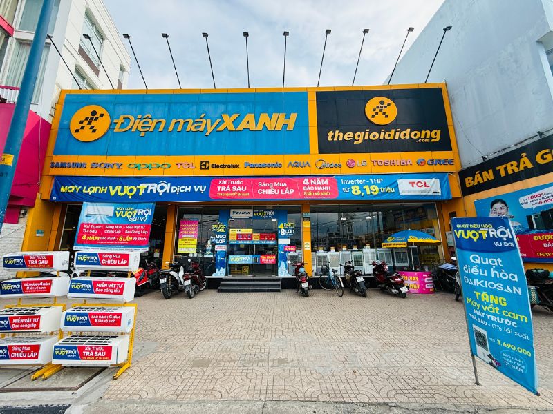 Siêu thị điện máy xanh tại Điện máy Xanh A4/4 Trần Văn Giàu, Ấp 1, Xã Bình Lợi, Thành phố Hồ Chí Minh, Việt Nam